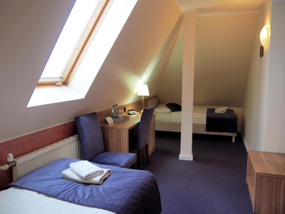 Hotel Awis クトノ エクステリア 写真
