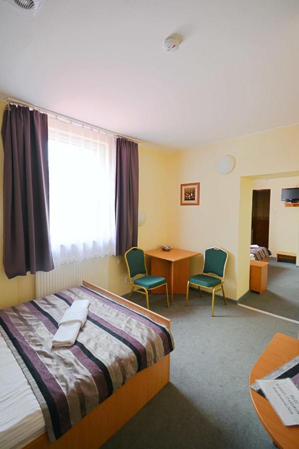 Hotel Awis クトノ エクステリア 写真
